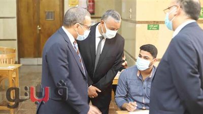 رئيس جامعة جنوب الوادي يتفقد امتحانات كليتي الطب والحقوق