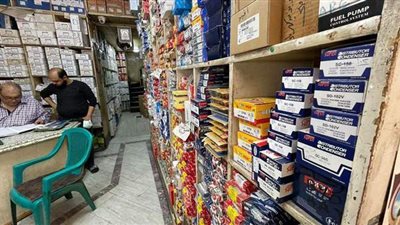 تاجر بالتوفيقية يكشف خطورة قطع غيار السيارات المغشوشة | فيديو وصور