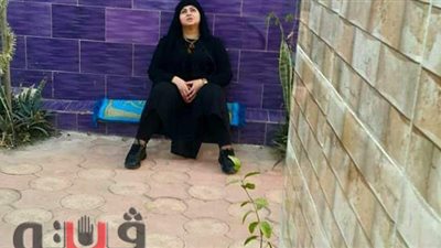 والدة شهيد «ليلة القدر» بالشرقية تحتفل بعيد الأم بجوار قبر نجلها | صور