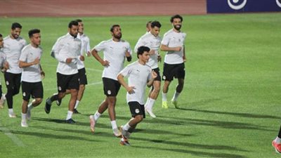 محمد صلاح يشارك فى مران المنتخب الوطني باستاد القاهرة | صور