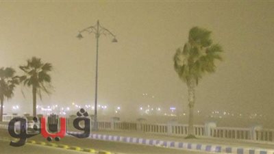 عاصفة ترابية تغطي مطروح وتحجب الرؤية على الطرق | فيديو