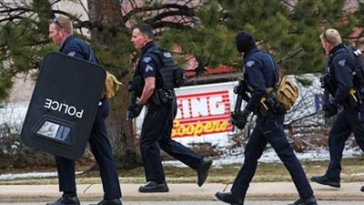 أسفر عن 6 قتلى.. لحظة اعتقال المتهم بإطلاق نار بولاية كولورادو الأمريكية | فيديو
