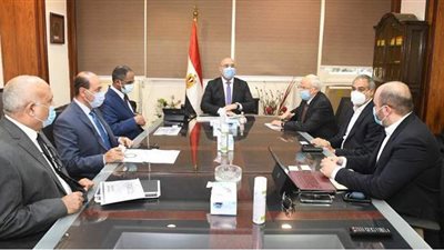 الإسكان: توجيهات رئاسية بالاعتماد على الشركات الوطنية في مشروعات 