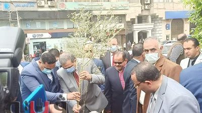 وزير القوى العاملة يزرع شجرة زيتون بالدقهلية ضمن مبادرة 