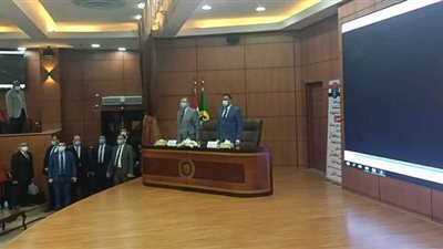 سعفان والمحافظ يسلمان 71 عقد عمل لذوي الهمم بالدقهلية | فيديو وصور