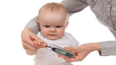 وزيرة الصحة تستجيب لأمهات الأطفال المصابين بالسكر.. توفير أحدث جهاز لقياس السكر 