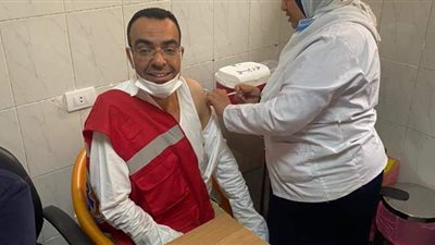 بدء إعطاء أولى جرعات لقاح كورونا للأطقم الطبية بمستشفى المنصورة