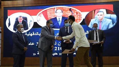تفاصيل زيارة «سعفان» إلى الدقهلية.. تسليم 5344 بوليصة تأمين تكافلي.. صرف منح لـ٤٢٥٢ عاملا غير منتظم.. وإصدار ٢٧٠٠ شهادة أمان