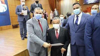 سعفان والمحافظ يسلمان شهادات الدورات للوحدات المتنقلة بالدقهلية