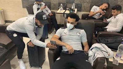 إنهاء إجراءات بعثة المنتخب الوطني بمطار القاهرة استعدادا للسفر لكينيا | صور