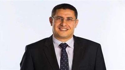 المشرف على الجهاز التنفيذي بالأهلي يجتمع مع مديري الإدارات