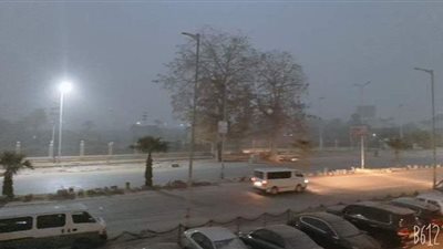 عاصفة ترابية تغطي سماء الجيزة والقاهرة.. وانخفاض مستوى الرؤية | صور