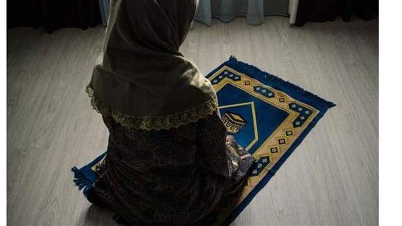صفة صلاة المرأة 