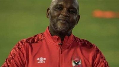 موسيماني يعقد محاضرة فنية مع لاعبي الأهلي على هامش مران اليوم