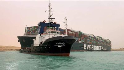 بعد تعطل قناة السويس.. اضطراب إمدادات الطاقة عالميا وارتفاع أسعار النفط