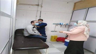 بنها الجامعي : 110 من أفراد الطاقم الطبي حصلوا على لقاح كورونا