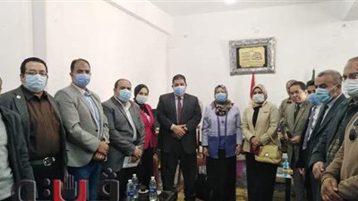 لجنة جامعة الزقازيق تزور مشروع تدوير القمامة بمنيا القمح