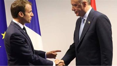 غزوة الصناديق.. أزمة سياسية جديدة بين ماكرون وأردوغان