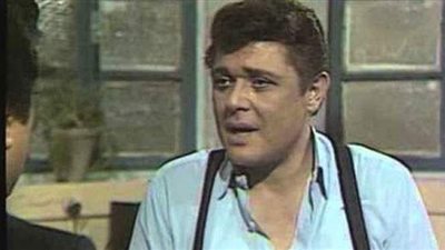 انهار بجد وسقط أرضا.. نجل محمود عبد العزيز يروي شعور والده أثناء مشهد التنحي برأفت الهجان