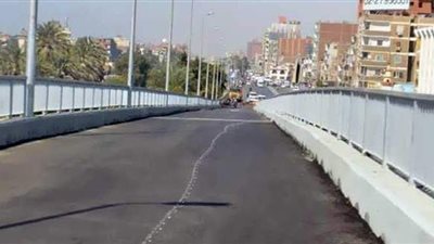 غلق كوبري العاشر من رمضان بمصر القديمة لإزالة عقار.. وتحويلات مرورية طارئة