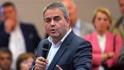 وزير شيراك وساركوزي.. اليميني كزافييه برتران يعلن ترشحه لانتخابات الرئاسة الفرنسية