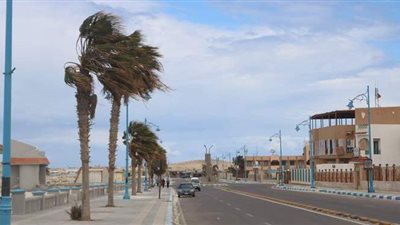 بسبب الطقس المتقلب.. خلو كورنيش مطروح من المواطنين | فيديو وصور