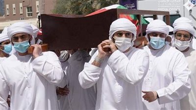 حاكم دبى يؤدي صلاة الجنازة على شقيقه الشيخ حمدان بن راشد | صور