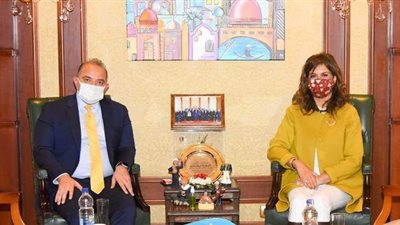 نبيلة مكرم: الهجرة تلقت الكثير من استفسارات المصريين بالخارج حول الاستثمار بالبورصة المصرية