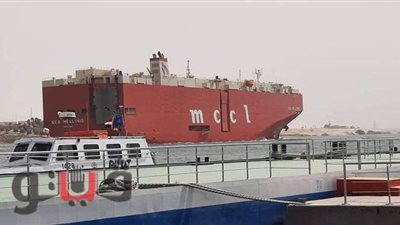 استئناف الملاحة في قناة السويس بعد توقفها لساعات | فيديو وصور