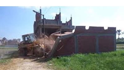 إزالة ٣ حالات تعدي وإعدام ٤٠ شيشة في ٣ مراكز بالبحيرة