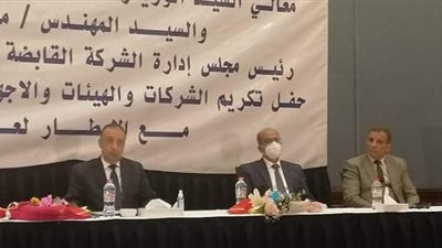 محافظ الإسكندرية يكرم العاملين بالصرف الصحي