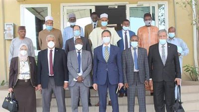 الصحة التشادية تشيد بجهود قوافل الأزهر الطبية