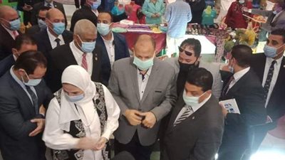 وزيرة التضامن تصل أسيوط.. وتفتتح معرض الأسر المنتجة | فيديو