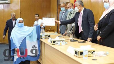 رئيس جامعة جنوب الوادي يشهد احتفالية عيد الأم