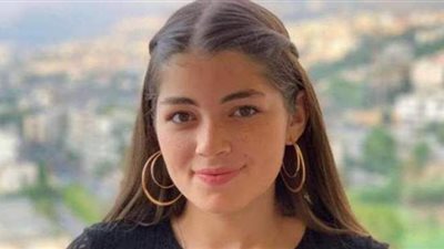 ليلى زاهر تفاجئ جمهورها بإطلالة غريبة