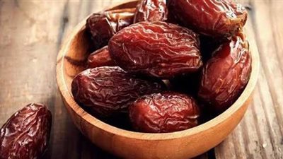 من البلح الناشف والطري.. طريقة عمل العجوة