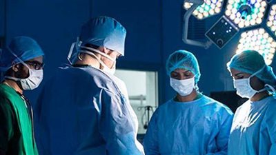 إنهاء معاناة شاب.. استبدال مفصل الفخذ بآخر صناعي 