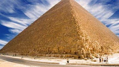 بيان عاجل من الحكومة بشأن وجود هبوط أرضي بمحيط هرم خوفو يهدد بانهيار المبنى