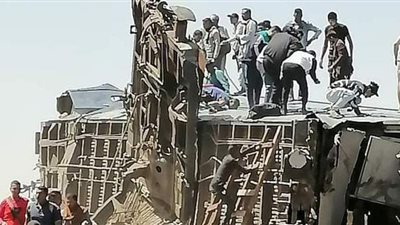 20 صورة ترصد ضحايا ومصابي تصادم قطاري سوهاج في انتظار الإسعاف