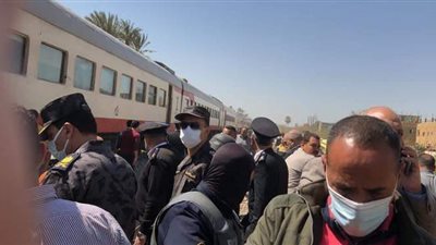 أجهزة الأمن تساعد في إنقاذ الركاب بحادث قطاري سوهاج | صور