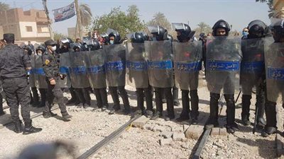 الاستعانة بقوات الأمن المركزي والحماية المدنية في حادث قطاري سوهاج | صور