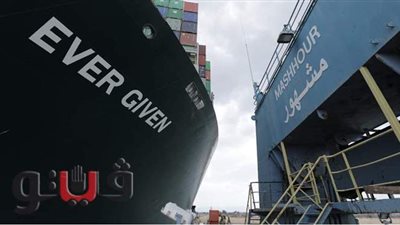 أسامة ربيع يوجه بتسريع عمليات تكريك محيط مقدمة السفينة الجانحة بالقناة | فيديو