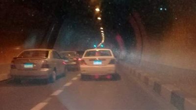 بعد غلقه بسبب احتراق سيارة.. إعادة الحركة داخل نفق الأزهر | صور