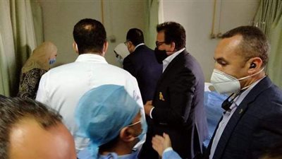وزير التعليم العالي يطمئن على مصابي مستشفى سوهاج الجامعي