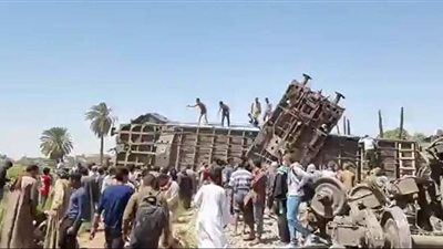 لحظة تفقد النائب العام لموقع حادث تصادم قطاري سوهاج