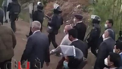 لحظة وصول كامل الوزير لموقع حادث قطاري سوهاج | فيديو