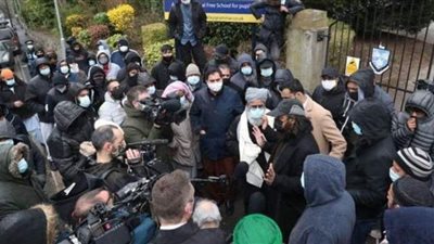 بعد عرض رسوم للنبي محمد.. مدرسة بريطانية تعتذر وتوقف معلما عن العمل