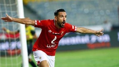 رئيس اللجنة الطبية بالأهلي يكشف حقيقة رفض علي معلول العلاج في مصر