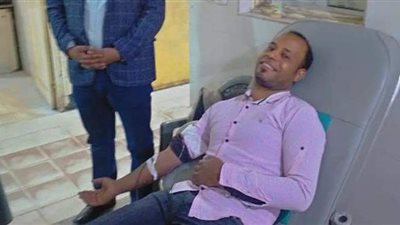 أهالي قنا يتبرعون بالدم لمصابي قطار سوهاج | صور