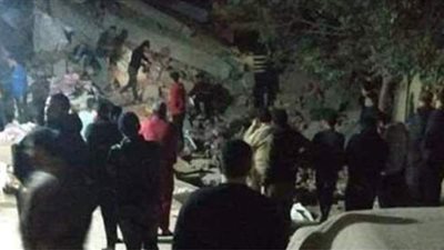 قوات الإنقاذ تكثف جهودها لانتشال ضحايا عقار جسر السويس